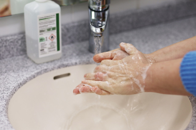 deep cleaning bathroom sink